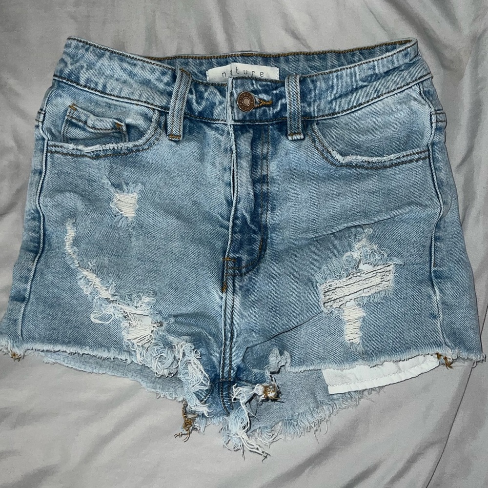High rise distressed shorts size 24/25 ✨